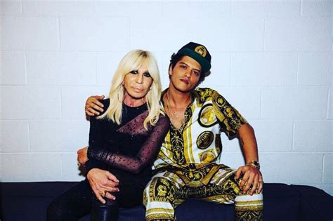 donatella versace bruno mars|Donatella Versace lip syncs to Bruno Mars' 'Versace on the Floor' .